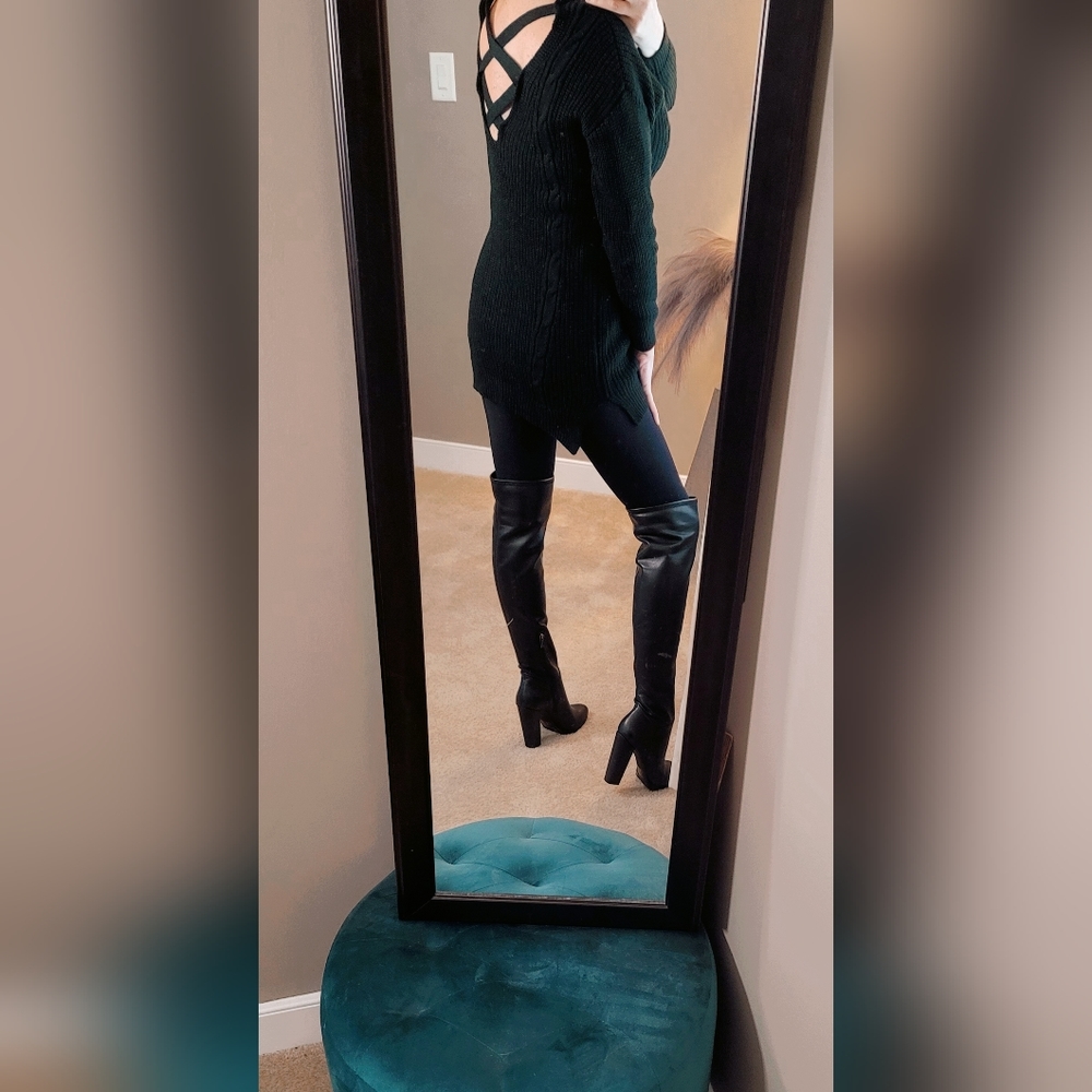 High Low Knit Sweater w/ Criss Cross Detail in Back - Size Small (over-sโฆ - Picture 3 of 6
